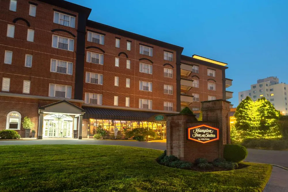Hampton Inn & Suites Stamford hotel hero