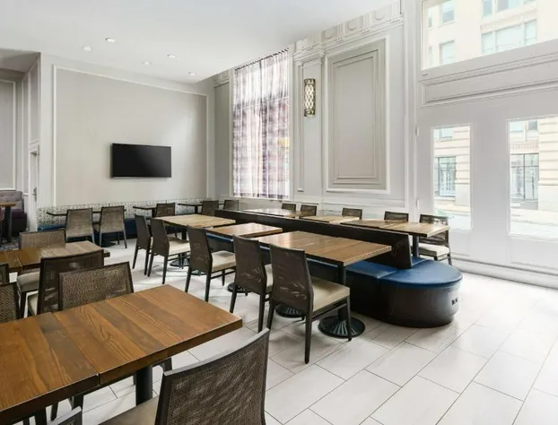 Hampton Inn & Suites Baltimore Inner Harbor hotel detail image 4