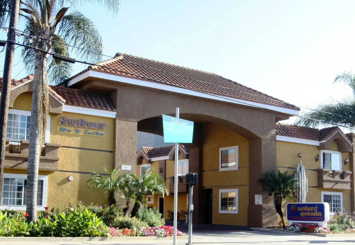 Sunburst Spa & Suites Motel hotel hero