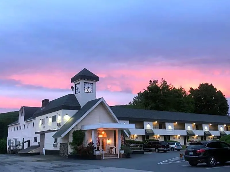 Black Mountain Inn hotel hero