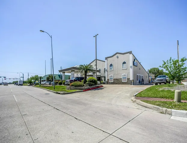 Days Inn & Suites by Wyndham Webster NASA-ClearLake-Houston hotel detail image 2