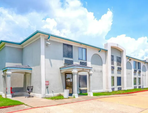 Capital O Fairway Inn - Baytown La Porte TX hotel detail image 3