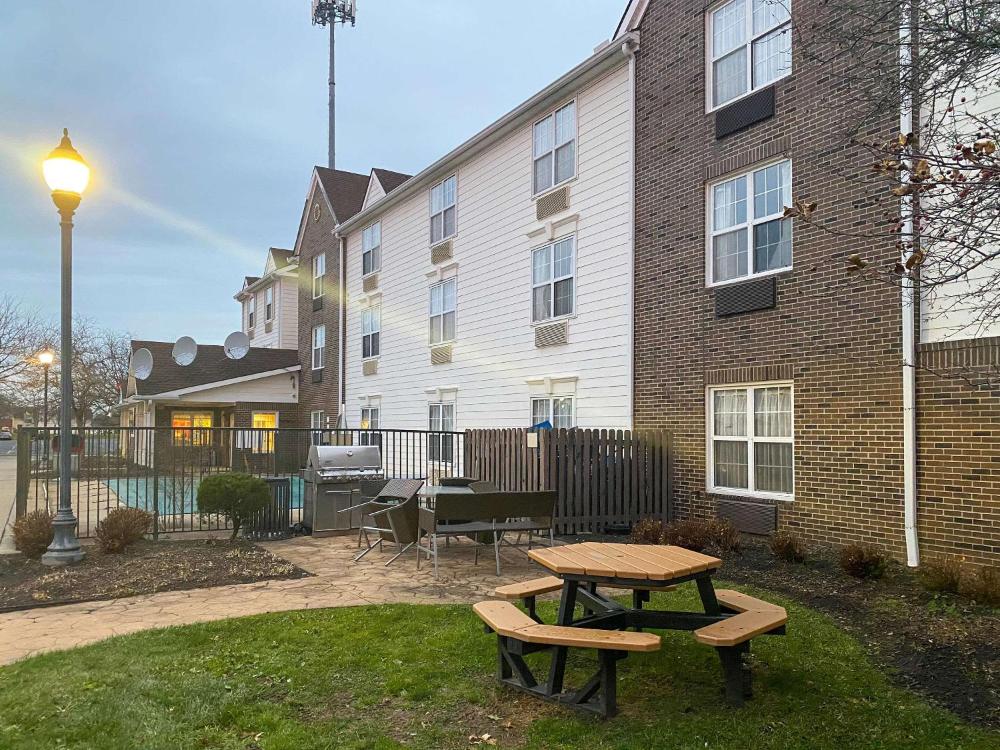 MainStay Suites Middleburg Heights Cleveland Airport hotel hero