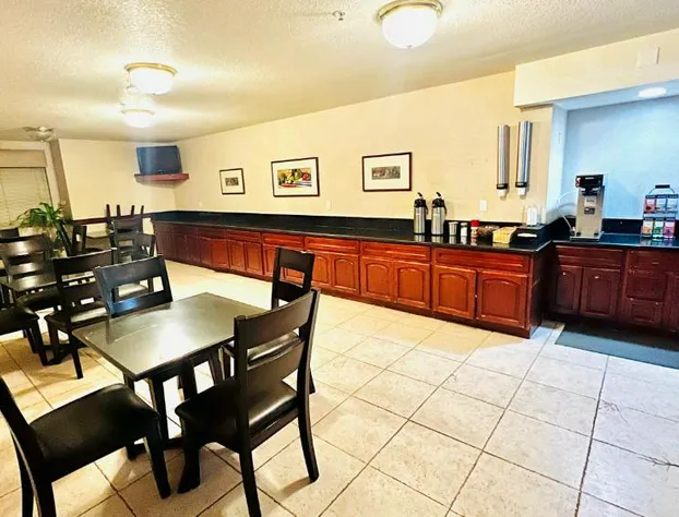 Studio 6 Suites Portland OR- I-5 OHSU hotel detail image 4