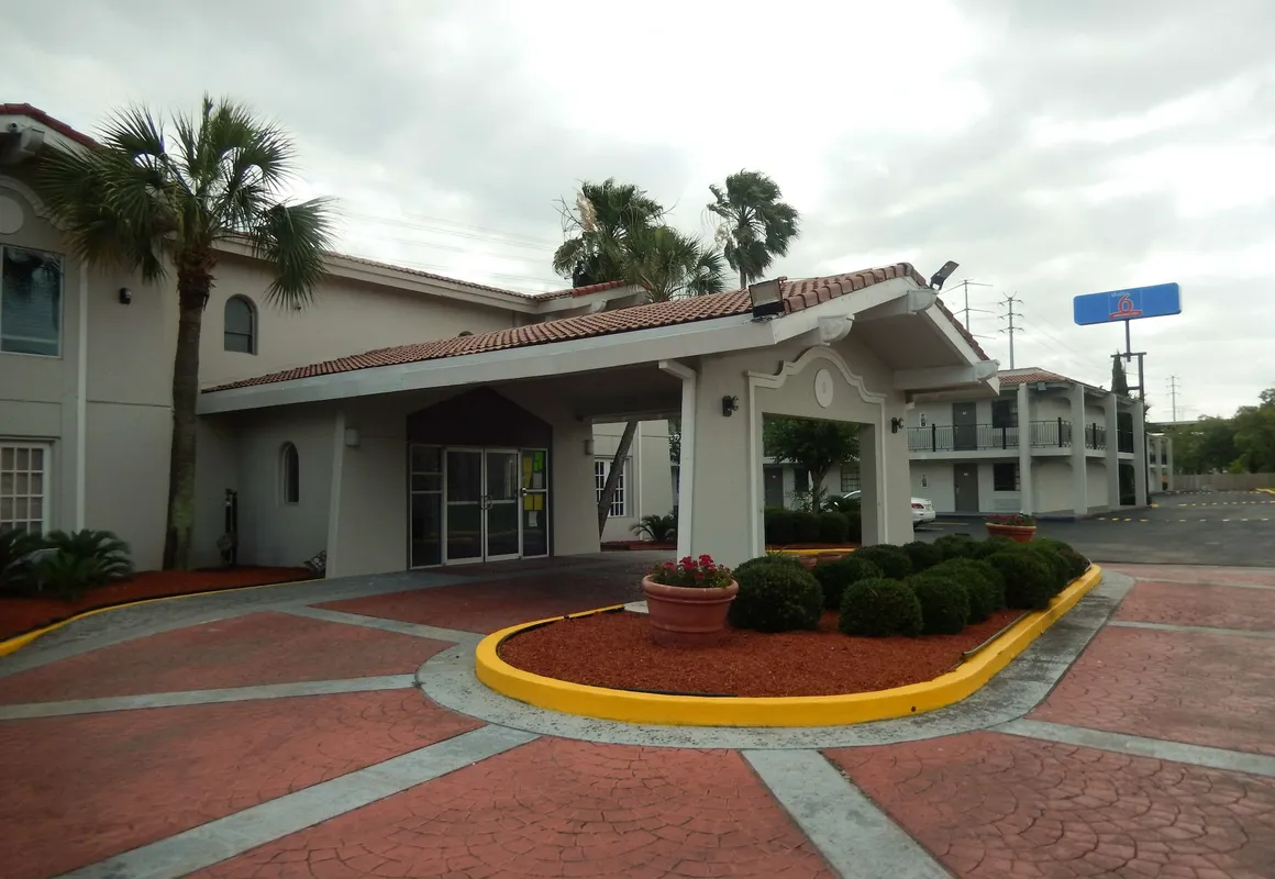 Studio 6-Houston, TX - Intercontinental Airport South hotel hero