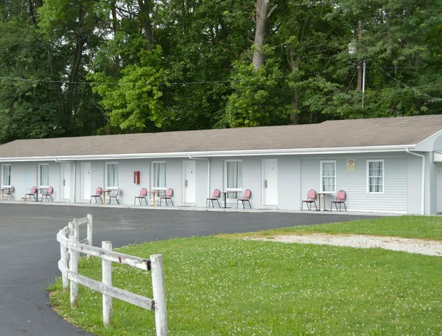 Great Lakes Motel hotel detail image 1