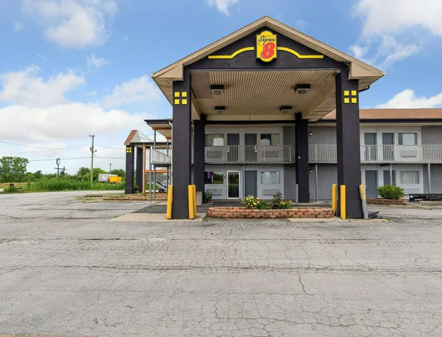 Super 8 by Wyndham Millbury/Toledo hotel detail image 2