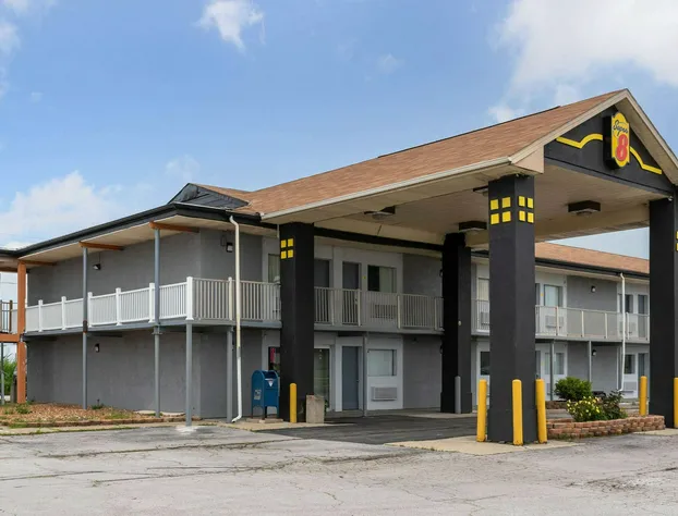 Super 8 by Wyndham Millbury/Toledo hotel detail image 3