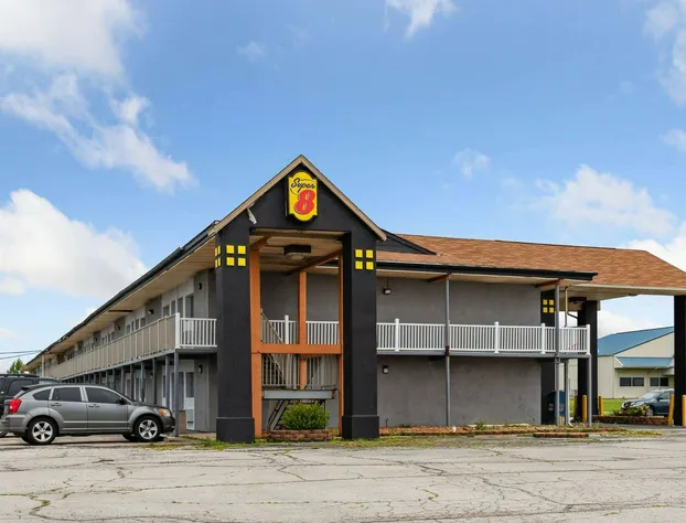 Super 8 by Wyndham Millbury/Toledo hotel detail image 4