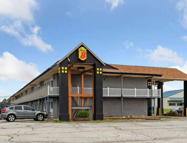 Super 8 by Wyndham Millbury/Toledo hotel detail image 4