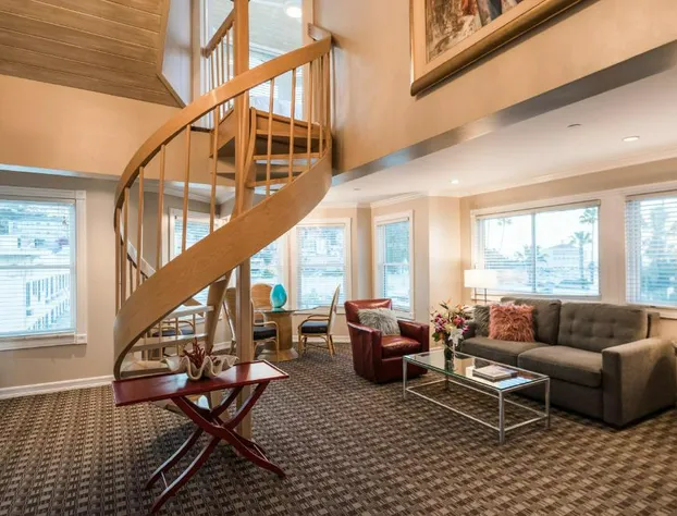 Glenmore Plaza Hotel hotel detail image 2