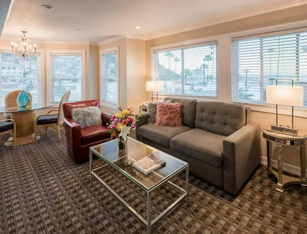 Glenmore Plaza Hotel hotel detail image 3