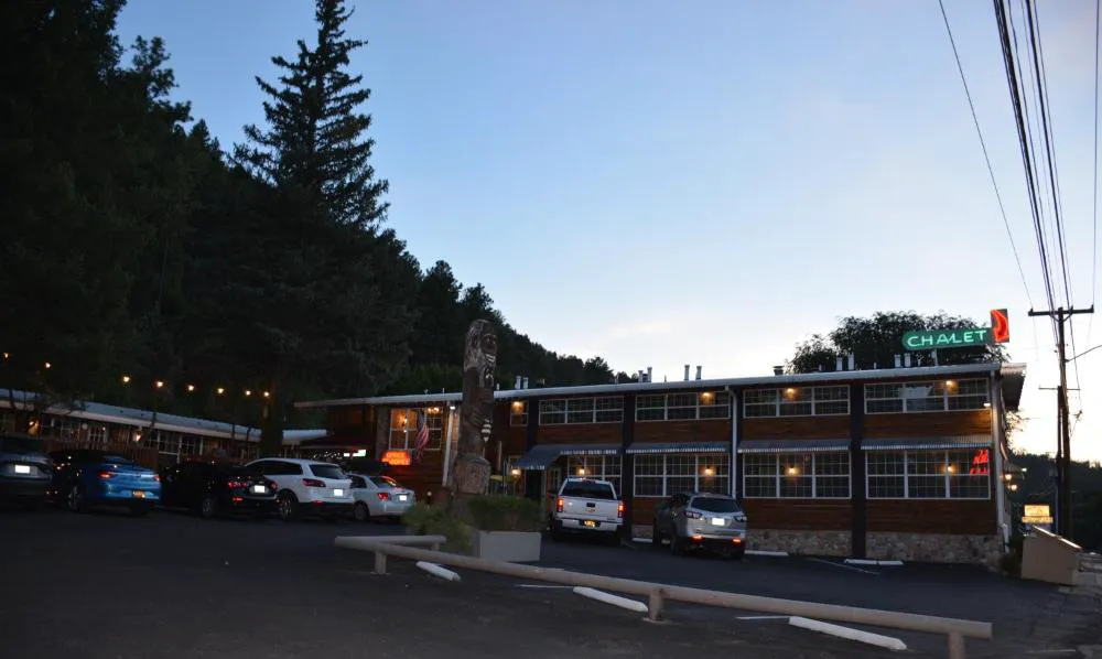 Sitzmark Chalet Inn hotel hero