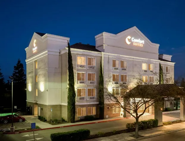 Comfort Suites Clovis - Fresno hotel detail image 1