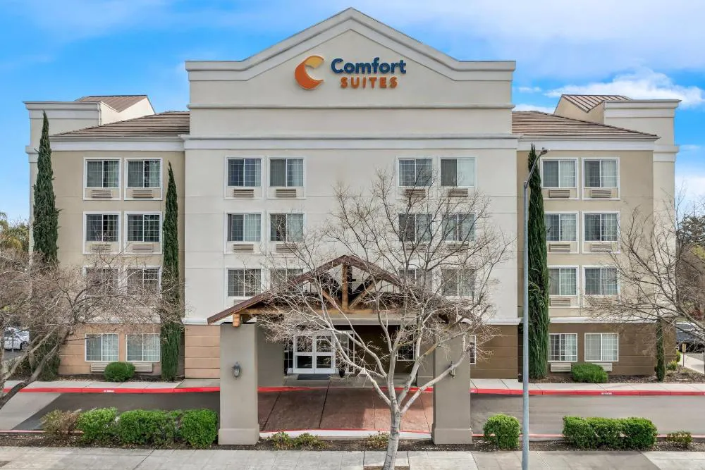 Comfort Suites hotel hero