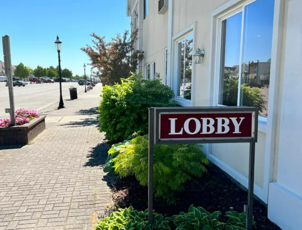 Court Plaza Inn & Suites hotel detail image 1