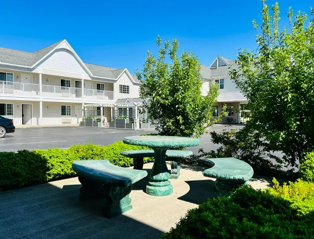 Court Plaza Inn & Suites hotel detail image 2