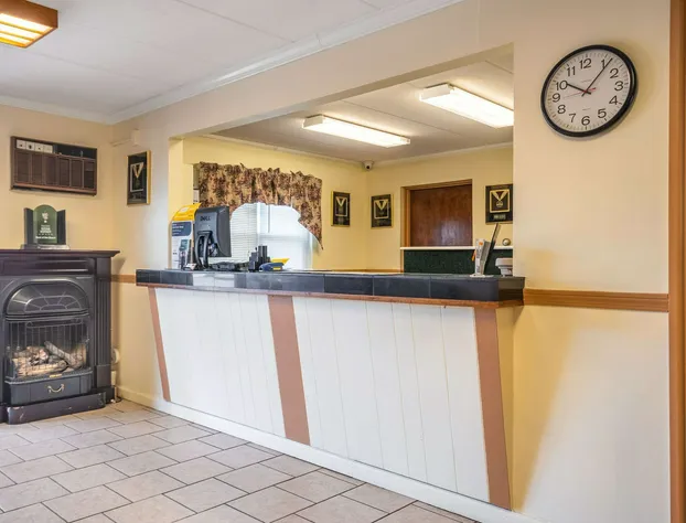 Econo Lodge Inn & Suites Windsor Locks Bradley Airport hotel detail image 2