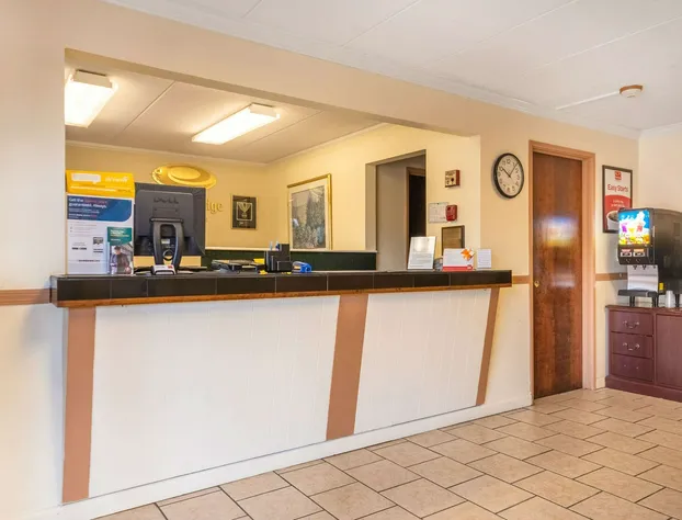 Econo Lodge Inn & Suites Windsor Locks Bradley Airport hotel detail image 1