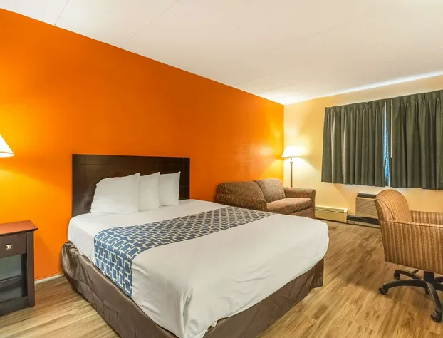 Econo Lodge Inn & Suites Windsor Locks Bradley Airport hotel detail image 4