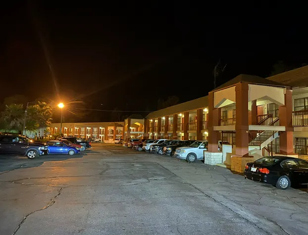 Budget Inn & Suites hotel detail image 1