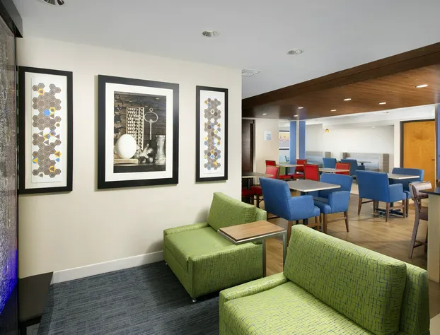 Holiday Inn Express & Suites San Antonio-Dtwn Market Area by IHG hotel detail image 2