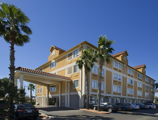 Holiday Inn Express & Suites San Antonio-Dtwn Market Area by IHG hotel detail image 1