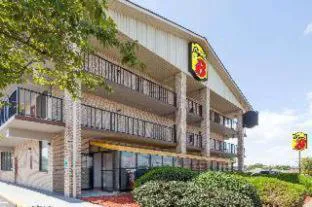 Super 8 by Wyndham Manassas hotel hero