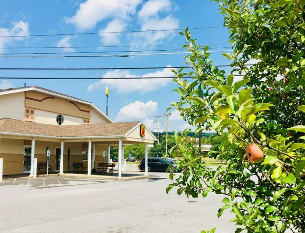 Super 8 by Wyndham Clearfield hotel detail image 2