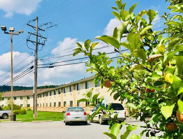 Super 8 by Wyndham Clearfield hotel detail image 2