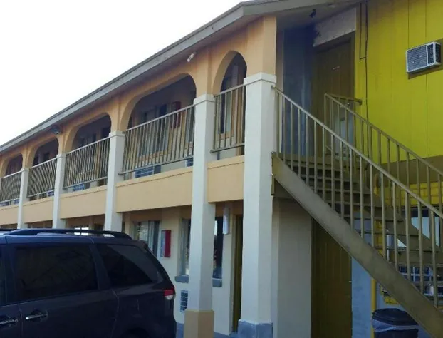 Carefree Inn Flatonia hotel detail image 1