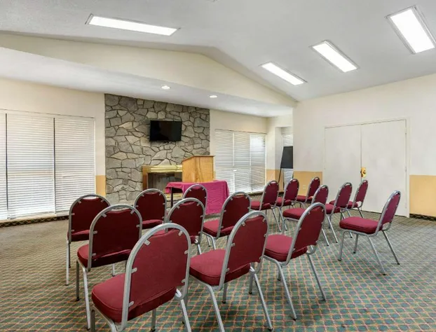 Econo Lodge Florence - Darlington hotel detail image 1