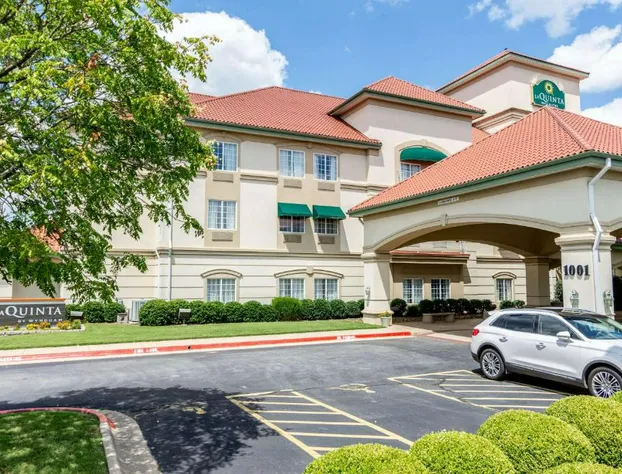 La Quinta Inn & Suites by Wyndham Bentonville hotel detail image 1