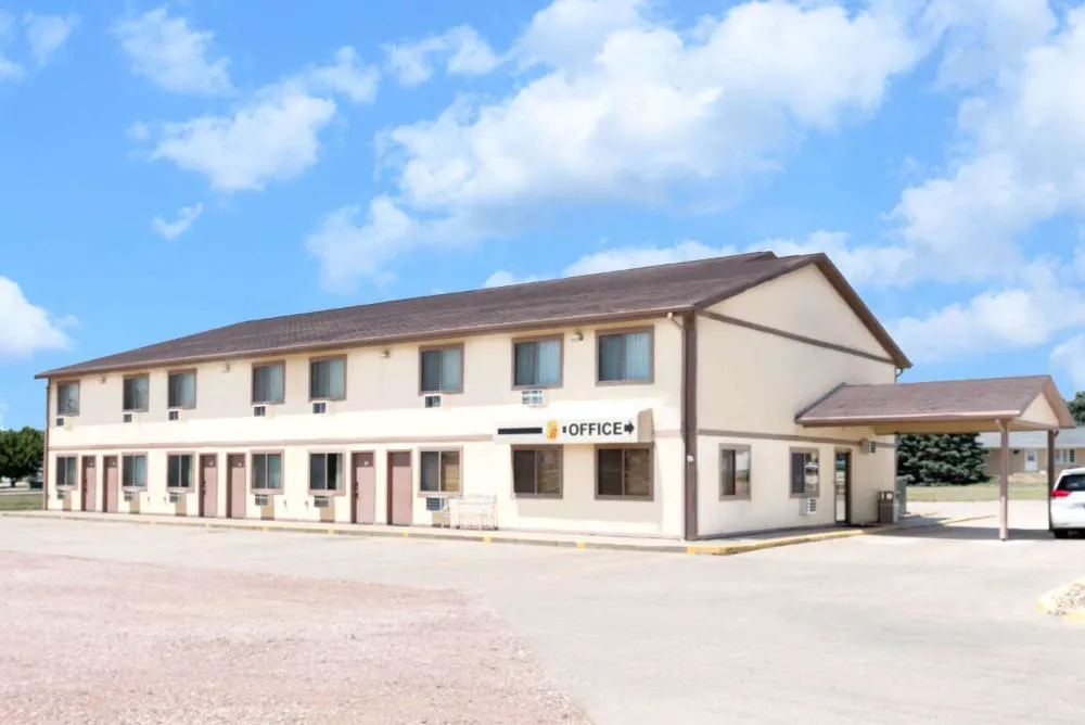 Super 8 by Wyndham Winner SD hotel hero