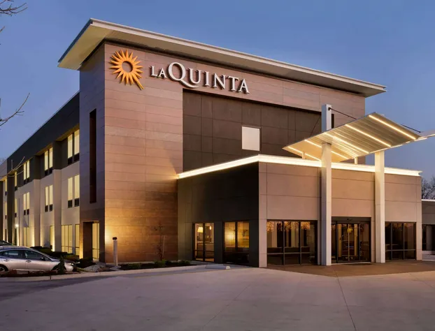 La Quinta Inn & Suites by Wyndham St Louis Route 66 hotel detail image 2