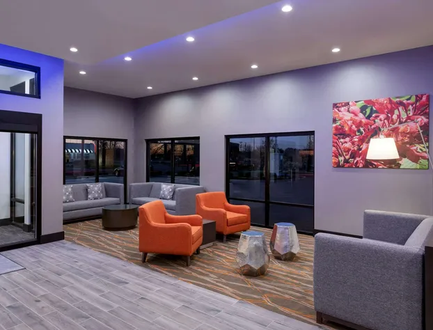 La Quinta Inn & Suites by Wyndham St Louis Route 66 hotel detail image 3