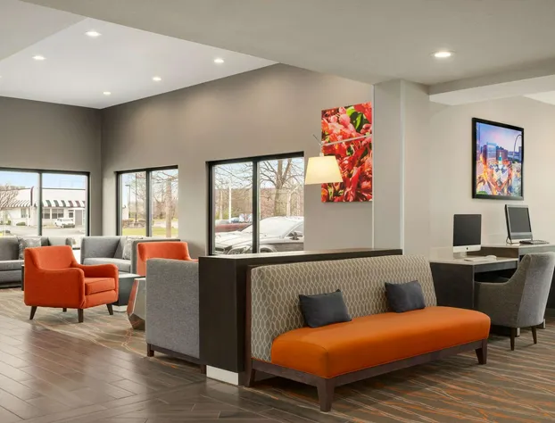 La Quinta Inn & Suites by Wyndham St Louis Route 66 hotel detail image 4