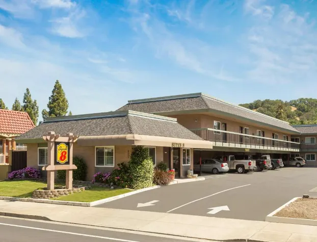 Super 8 by Wyndham Martinez hotel detail image 2