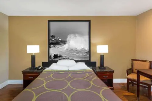 Super 8 by Wyndham Martinez hotel detail image 1