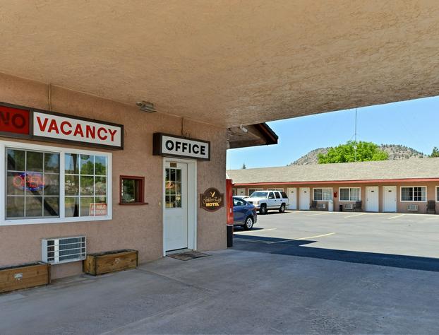 Golden Eagle Motel hotel detail image 1