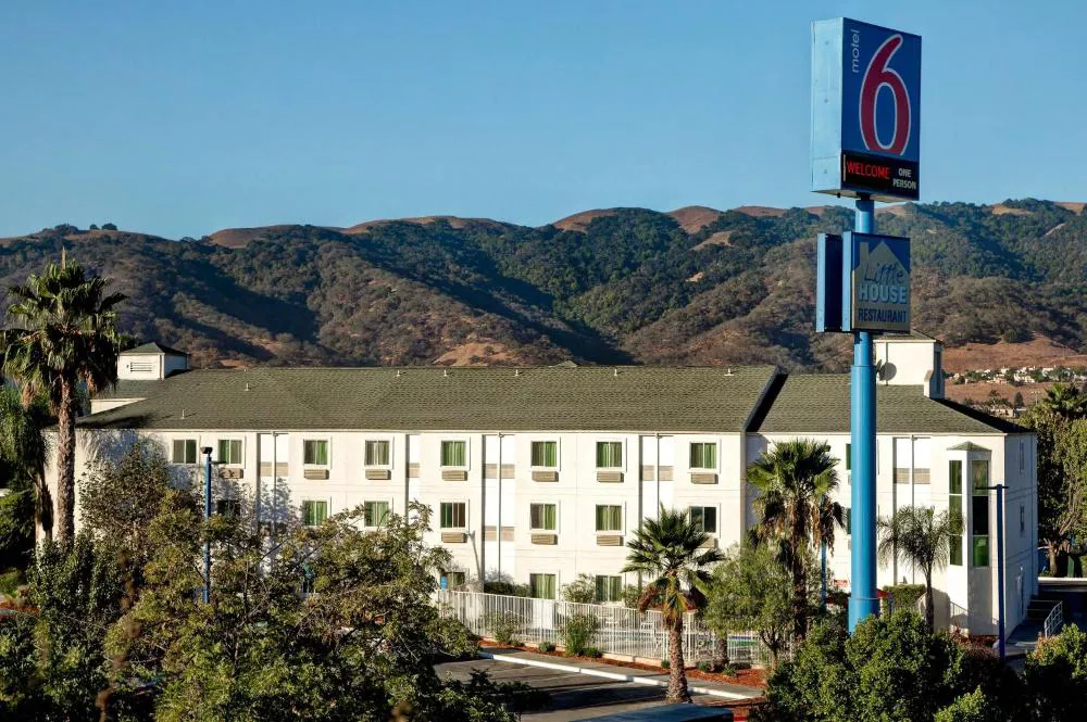 Motel 6 Gilroy, CA hotel hero