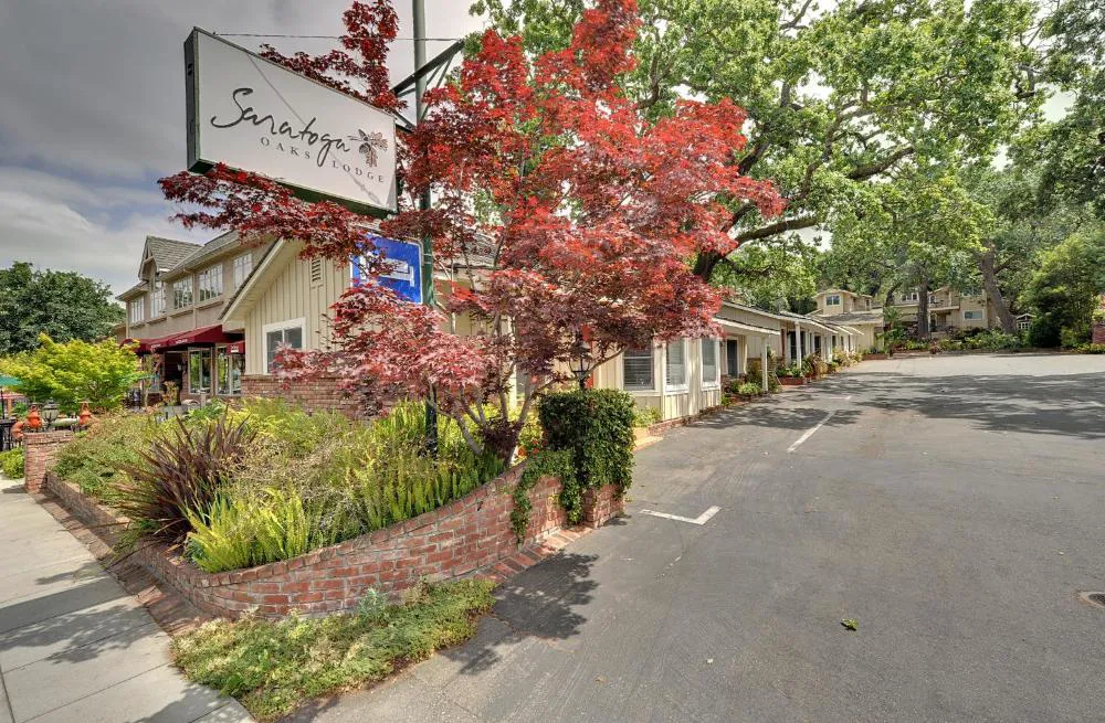 Saratoga Oaks Lodge hotel hero