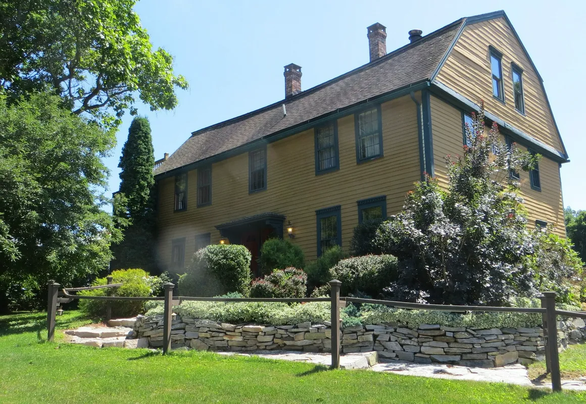 Captain Grant's 1754 hotel hero