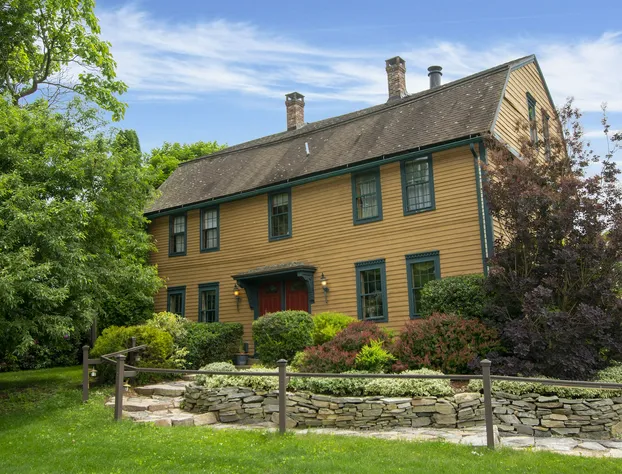 Captain Grant's 1754 hotel detail image 3