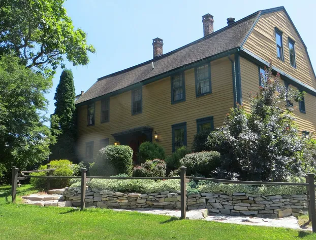 Captain Grant's 1754 hotel detail image 1