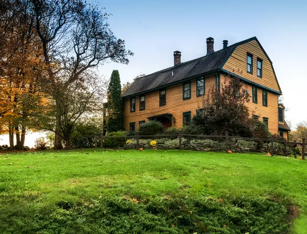 Captain Grant's 1754 hotel detail image 2