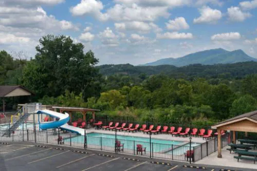 Howard Johnson by Wyndham Pigeon Forge hotel detail image 1
