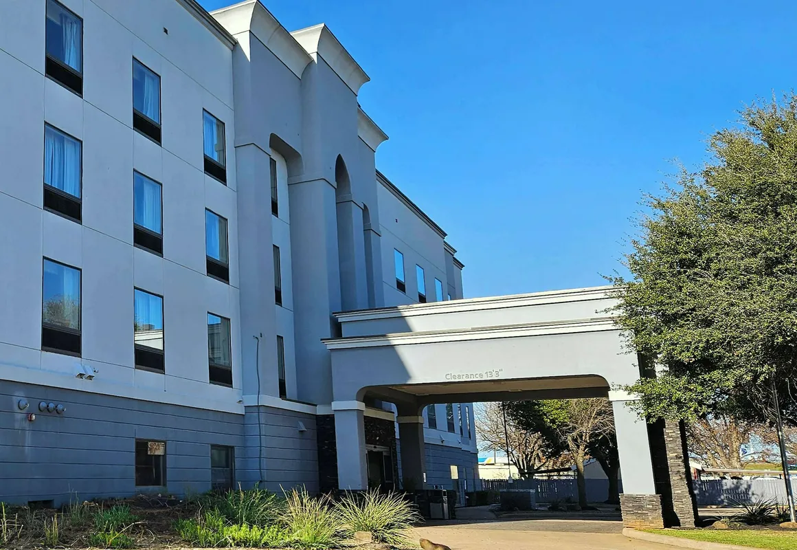 Ramada by Wyndham Burkburnett / Wichita Falls hotel hero