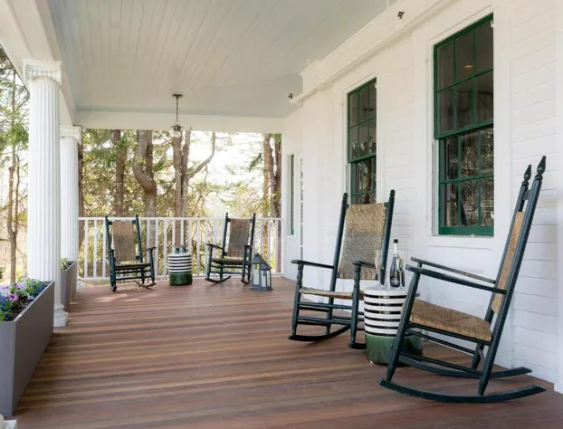 Whitehall hotel detail image 1