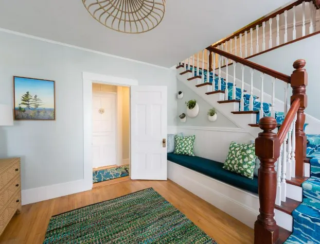 Whitehall hotel detail image 2